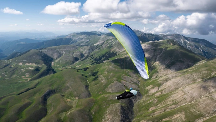 parapente en vol Summit Paragliding