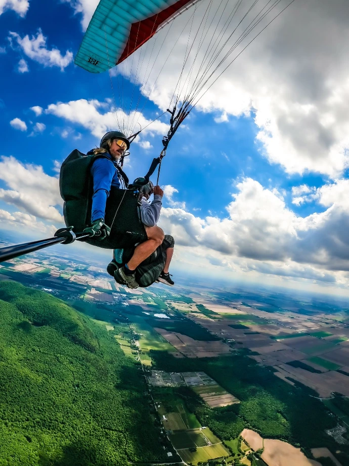 Vol en parapente au dessus des terres riches de la montéregie, Summit Paragliding