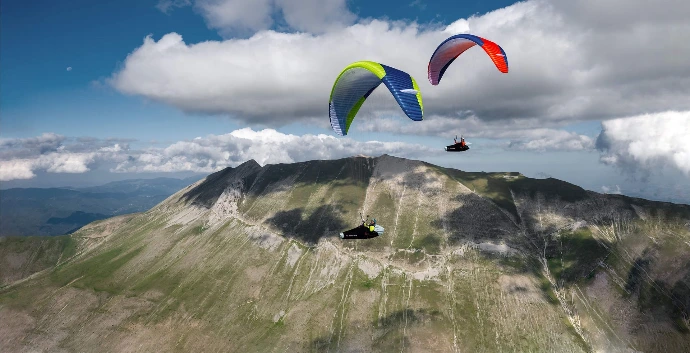 parapentes en vol Summit Paragliding